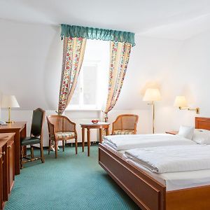 Comfort Zimmer mit Kingsize-Bett